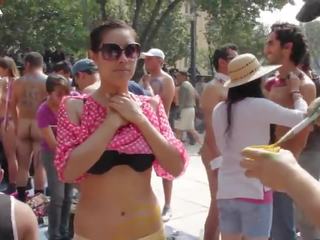 2014 mexico wnbr - telanjang wanita & laki-laki tubuh dilukis di square