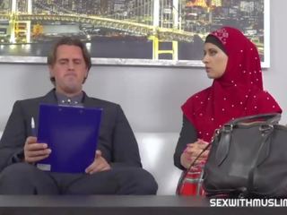 Lawyer settles for fine muslim pussy