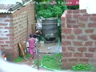 Görmek this two gyzykly sri lankan lady getting bath in daşda