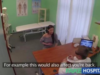Fakehospital скрит фотоапарати улов пациент използвайки масаж инструмент за един оргазъм
