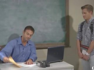 Joey kooper fucked līdz viņa skolotāja