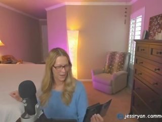 Milf camgirl jess ryan gir en honest pikk vurdering jessryan&period;manyvids&period;com