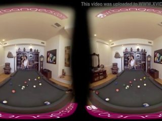 Vr porn-mom съблазнява тя стъпка дъщеря към имам секс на на билярд маса