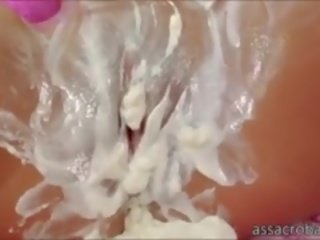 Red hot jynx maze covers her bokong with cream for a atos silit