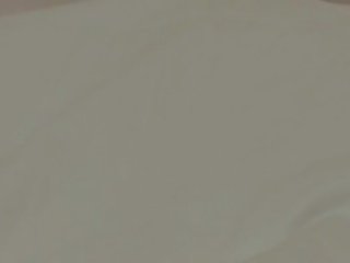 সাদা তরুণী কার্লা হার্ডকোর উপর ঐ টেবিল