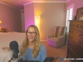 Trentenaire livegirl jess ryan donne un honest bite évaluation jessryan&period;manyvids&period;com