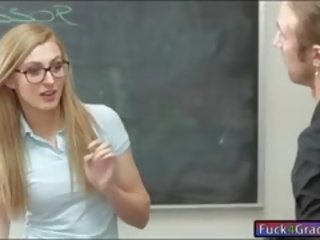 Cantik si rambut perang remaja gadis alexa grace fucked dalam yang bilik darjah