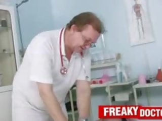 Schlank teenager gefingert von reif gynäkomastie doktor