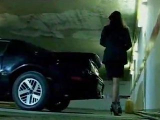 Sexy milf krijgt verwonderd in de parkeren hoop door haar baas