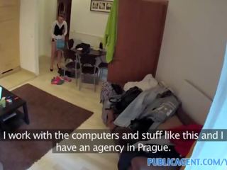 Δημόσιος πράκτορας σπιτικό βίντεο με ο ξενοδοχείο καθαριστής. περισσότερο επί ushotcams.com