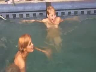 Drei italienisch babes im die schwimmbad