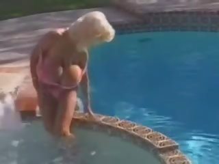 Napali video berpayu dara besar dusty superstacked bikini